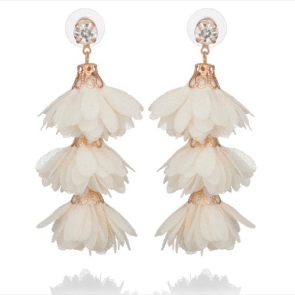 Flower Petal Layered Tassel Earrings - Picture 5 of 8